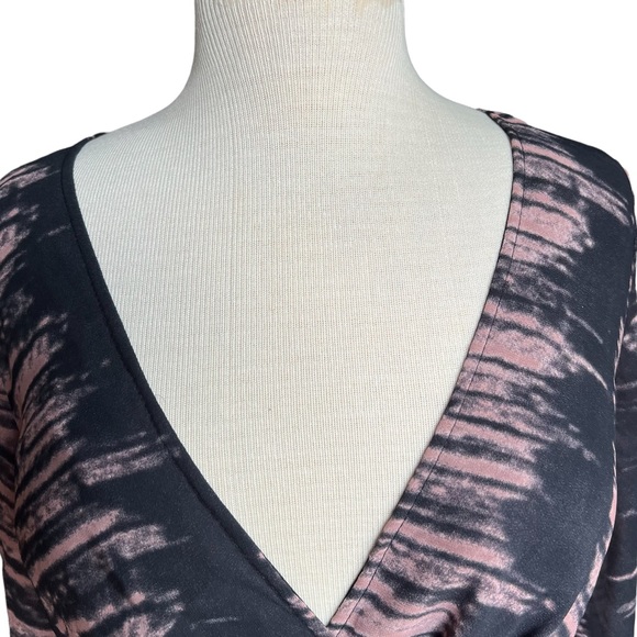 Meek Romper - Picture 2 of 12